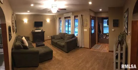 314 S Dudley St, Macomb, IL 61455 photo 2