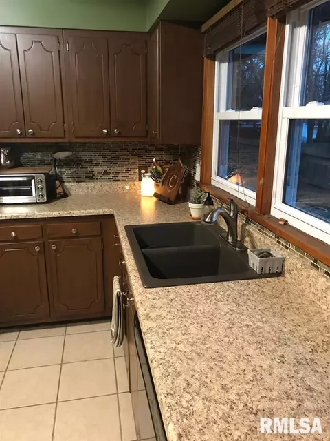 314 S Dudley St, Macomb, IL 61455 photo 12