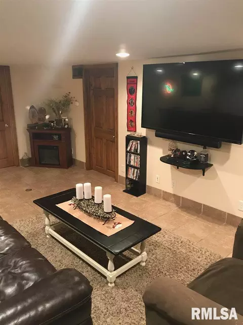 314 S Dudley St, Macomb, IL 61455 photo 22
