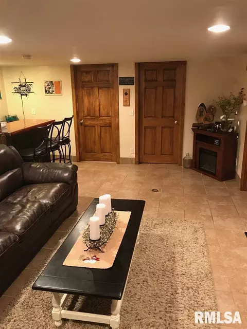 314 S Dudley St, Macomb, IL 61455 photo 25