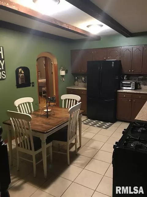 314 S Dudley St, Macomb, IL 61455 photo 9