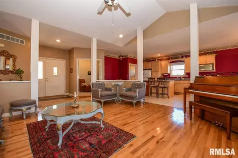 4612 S Canterbury St, Mapleton, IL 61547 photo 2