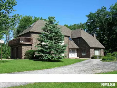1918 Riverview Dr, Macomb, IL 61455 photo 1