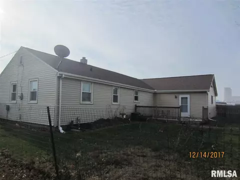 1250 W Main St, Fairview, IL 61432 photo 2