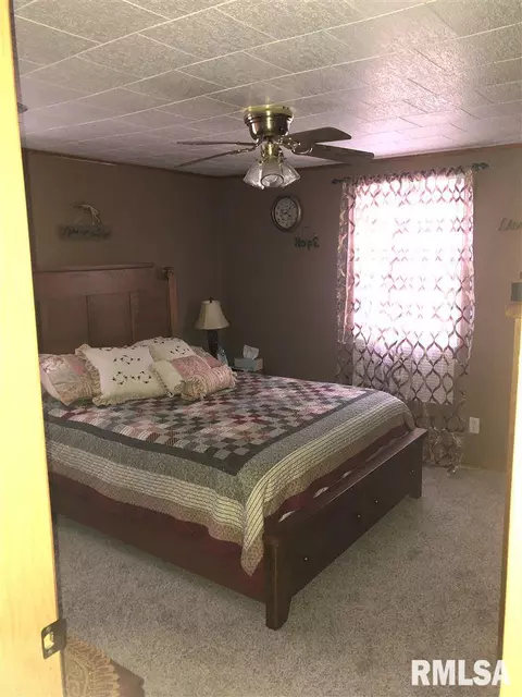 1250 W Main St, Fairview, IL 61432 photo 9