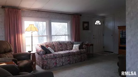 101 Wingate Dr, Avon, IL 61415 photo 5