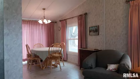 101 Wingate Dr, Avon, IL 61415 photo 8
