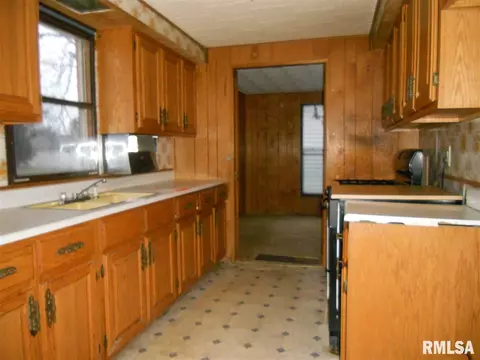 407 S Ward St, Macomb, IL 61455 photo 2