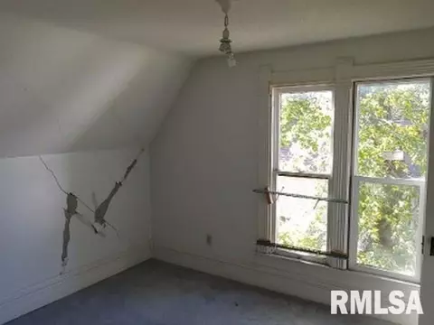 320 E Pierce, Macomb, IL 61455 photo 6