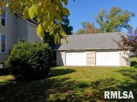 320 E Pierce, Macomb, IL 61455 photo 2