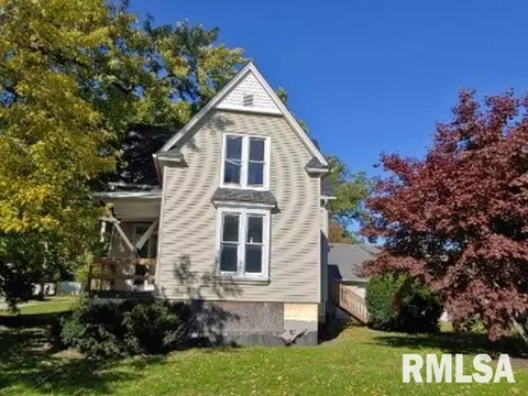 320 E Pierce, Macomb, IL 61455 photo 1
