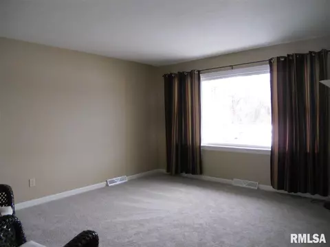 118 Timberview Dr, Macomb, IL 61455 photo 10