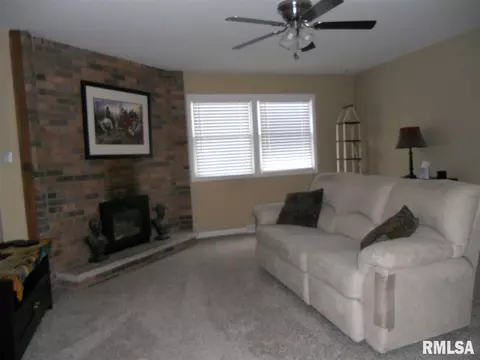 118 Timberview Dr, Macomb, IL 61455 photo 6