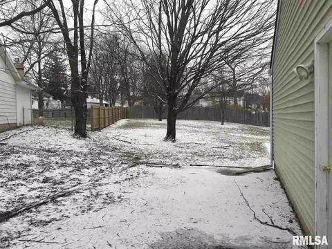 311 E Pearson, Eureka, IL 61530 photo 3