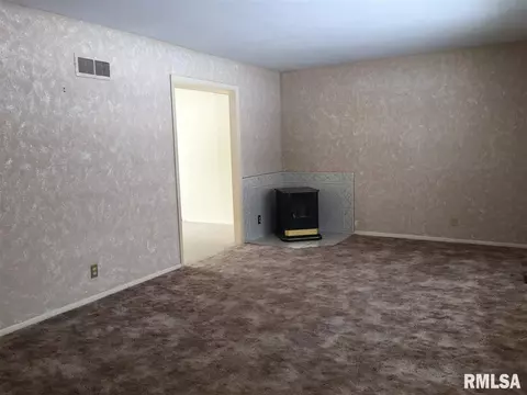 311 E Pearson, Eureka, IL 61530 photo 11
