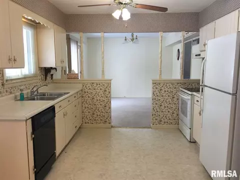 311 E Pearson, Eureka, IL 61530 photo 15