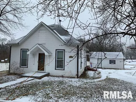 1943 Grant, Lowpoint, IL 61545 photo 1
