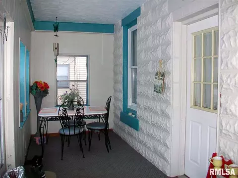 864 E Walnut St, Canton, IL 61520 photo 3