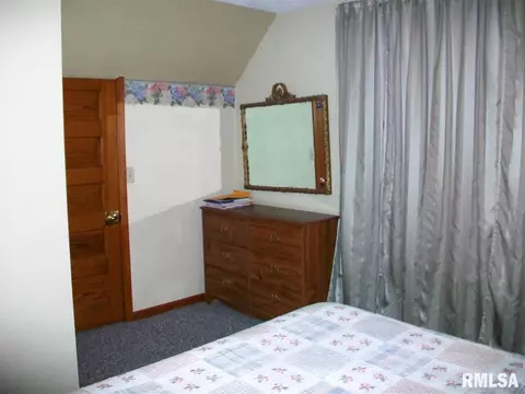864 E Walnut St, Canton, IL 61520 photo 27