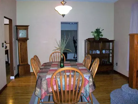 864 E Walnut St, Canton, IL 61520 photo 22