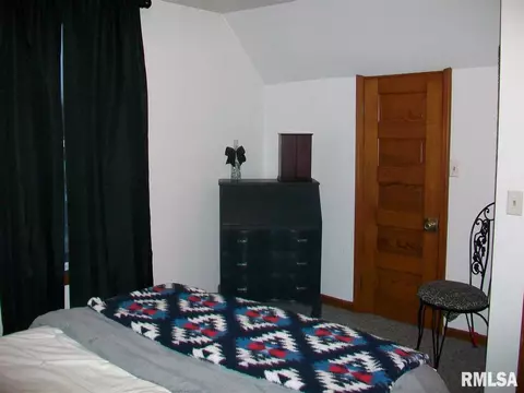 864 E Walnut St, Canton, IL 61520 photo 24