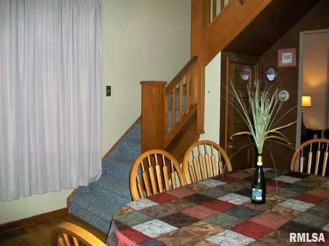 864 E Walnut St, Canton, IL 61520 photo 18