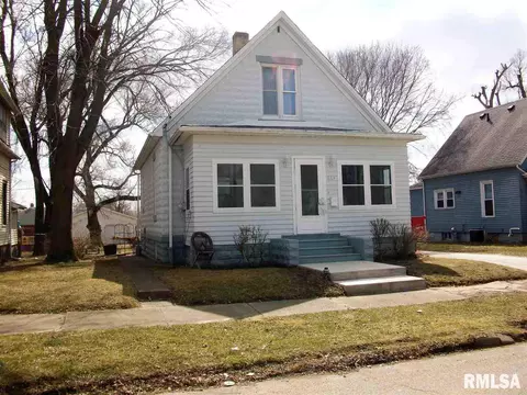 864 E Walnut St, Canton, IL 61520 photo 1