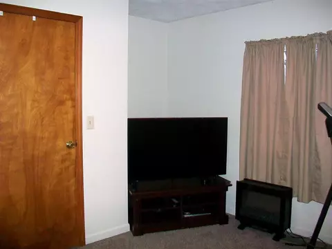 864 E Walnut St, Canton, IL 61520 photo 8