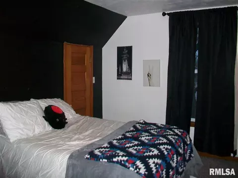 864 E Walnut St, Canton, IL 61520 photo 23