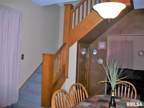 864 E Walnut St, Canton, IL 61520 photo 17