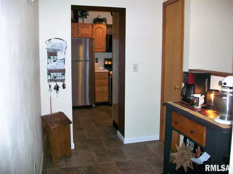 864 E Walnut St, Canton, IL 61520 photo 30