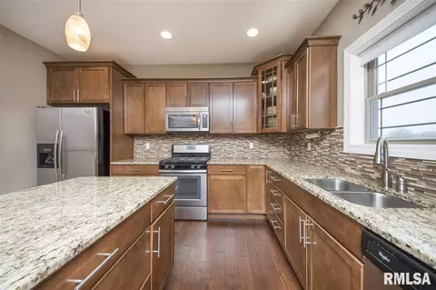 210 Shadow Crk, Washington, IL 61571 photo 11