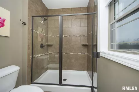 210 Shadow Crk, Washington, IL 61571 photo 18