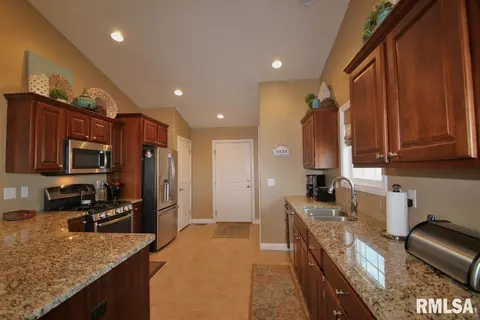 627 Simon St, Washington, IL 61571 photo 9