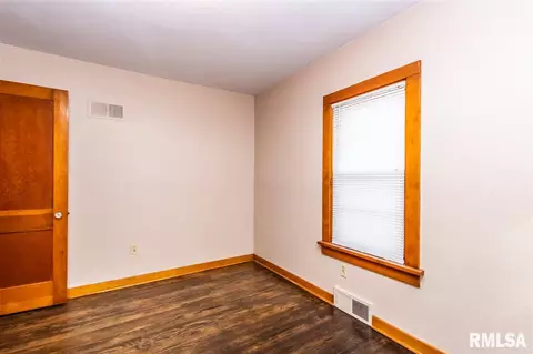 400 Christopher St, Pekin, IL 61554 photo 11