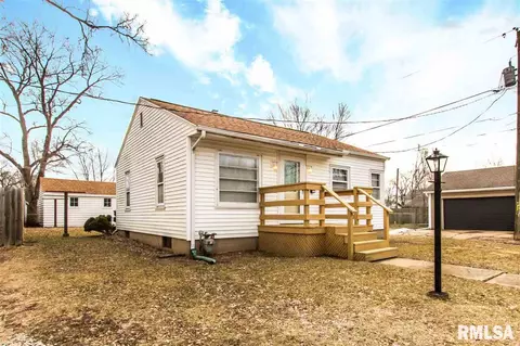 400 Christopher St, Pekin, IL 61554 photo 2