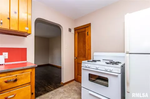 400 Christopher St, Pekin, IL 61554 photo 8