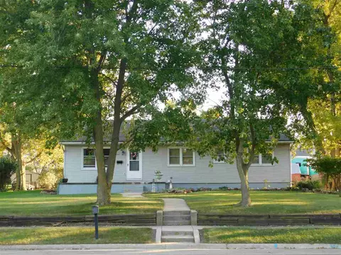 206 E Front St, Roanoke, IL 61561 photo 2