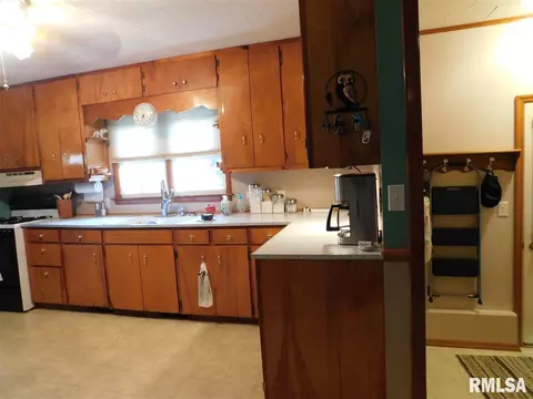 206 E Front St, Roanoke, IL 61561 photo 10