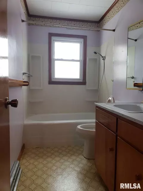 206 E Front St, Roanoke, IL 61561 photo 12