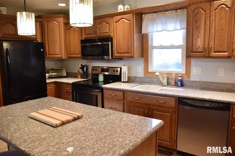 711 E Madison St, Metamora, IL 61548 photo 8