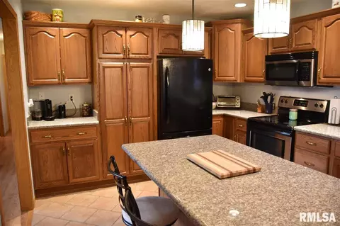 711 E Madison St, Metamora, IL 61548 photo 7