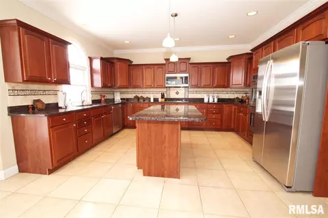 502 Windsor Dr, Germantown Hills, IL 61548 photo 5