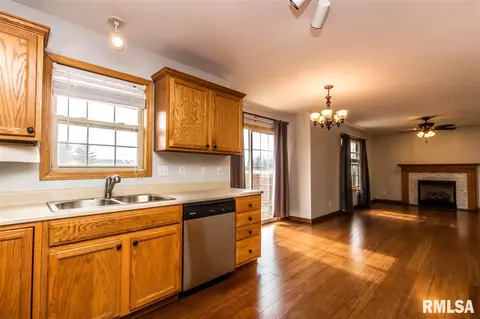414 Mackenzie Pl, Germantown Hills, IL 61548 photo 8