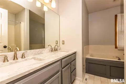 414 Mackenzie Pl, Germantown Hills, IL 61548 photo 21