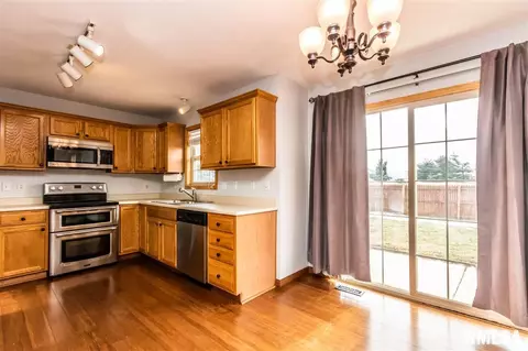 414 Mackenzie Pl, Germantown Hills, IL 61548 photo 9