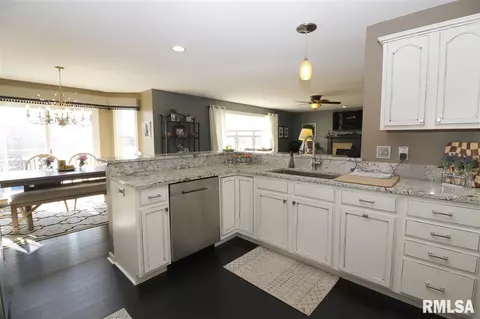 2114 W Liams Way, Dunlap, IL 61525 photo 8