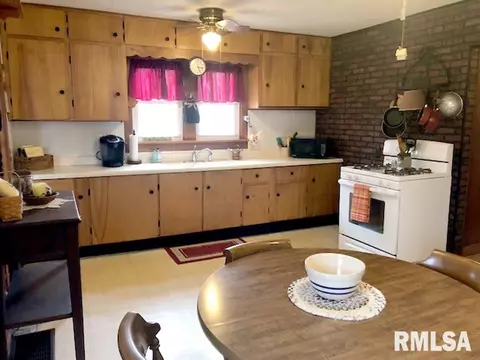27611 E Il Hwy 9, Canton, IL 61525 photo 6
