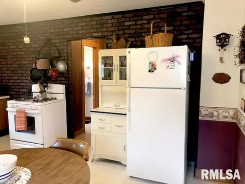 27611 E Il Hwy 9, Canton, IL 61525 photo 7