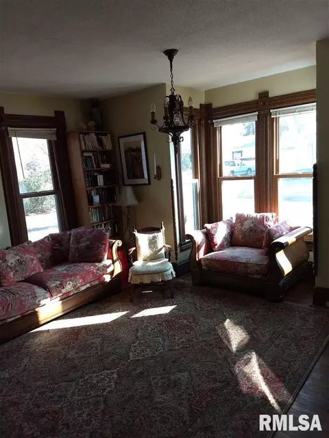 533 S Mcarthur St, Macomb, IL 61455 photo 3